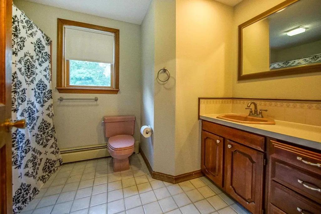 3 Paula Avenue Londonderry NH 03053-3186