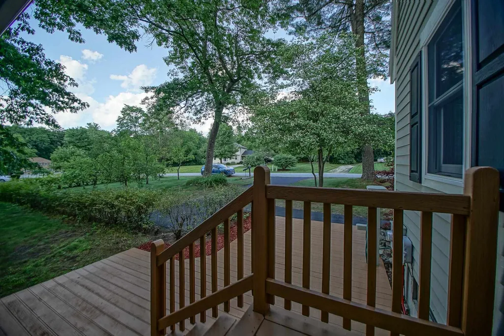 3 Paula Avenue Londonderry NH 03053-3186
