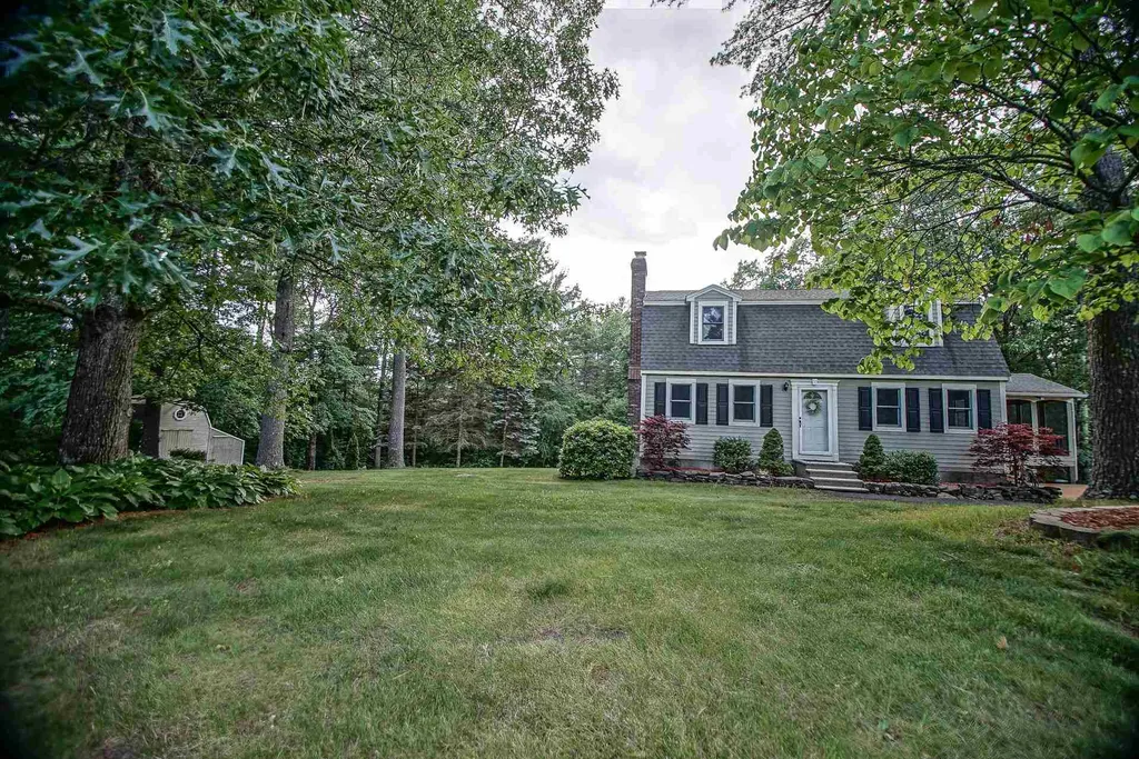3 Paula Avenue Londonderry NH 03053-3186