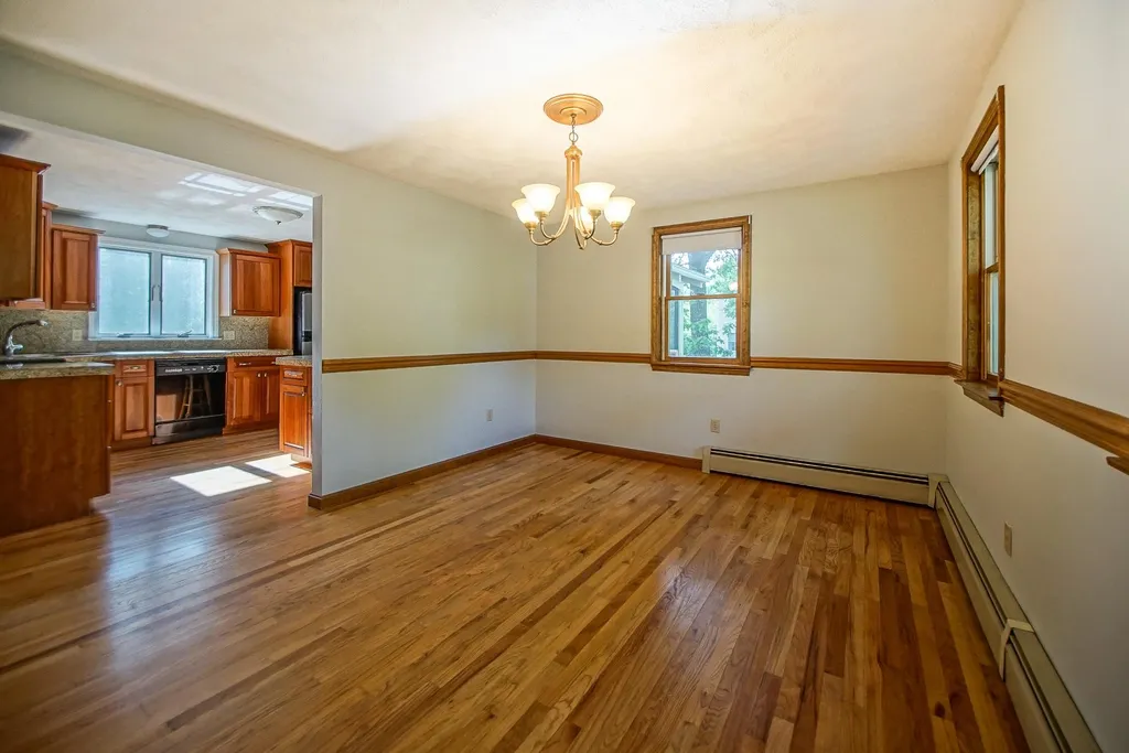3 Paula Avenue Londonderry NH 03053-3186