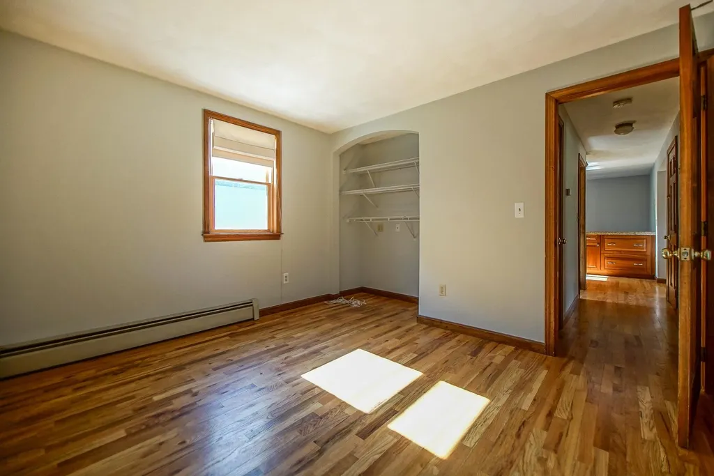 3 Paula Avenue Londonderry NH 03053-3186