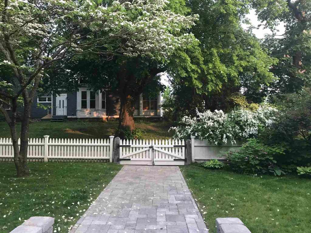 11 Chestnut Street Exeter NH 03833