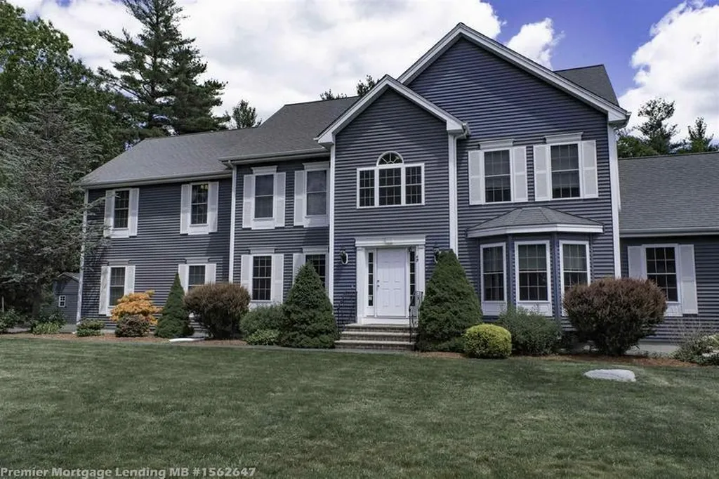 49 Lannan Drive Pelham NH 03076