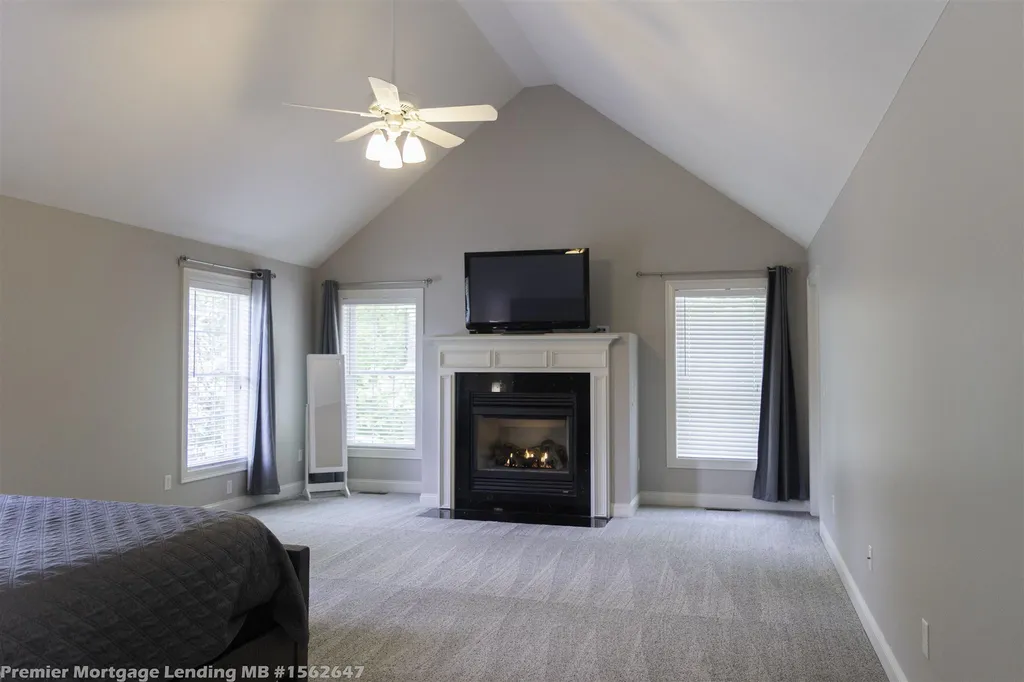 49 Lannan Drive Pelham NH 03076