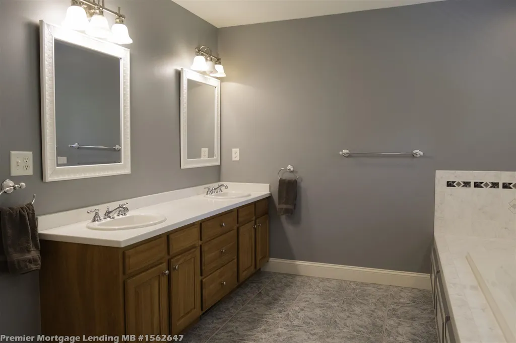 49 Lannan Drive Pelham NH 03076