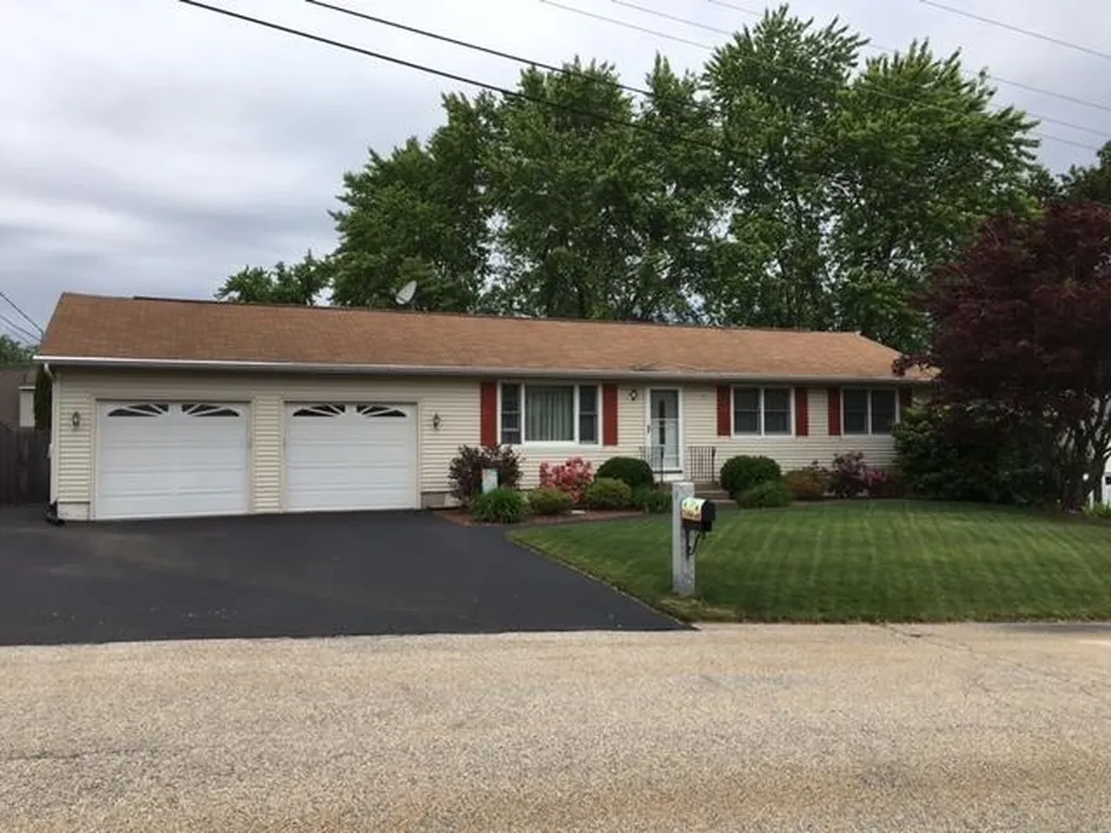 17 Iroquois Road Nashua NH 03063