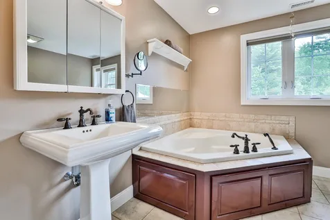 38 Rockwood Terrace Auburn NH 03032