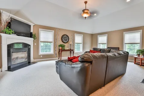 38 Rockwood Terrace Auburn NH 03032