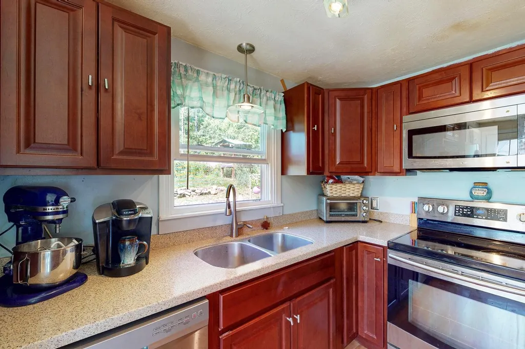 22 Hatch Corner Road Meredith NH 03253