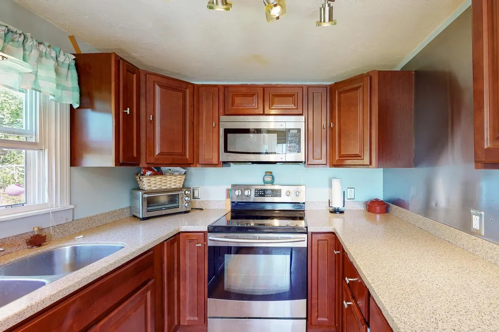 22 Hatch Corner Road Meredith NH 03253
