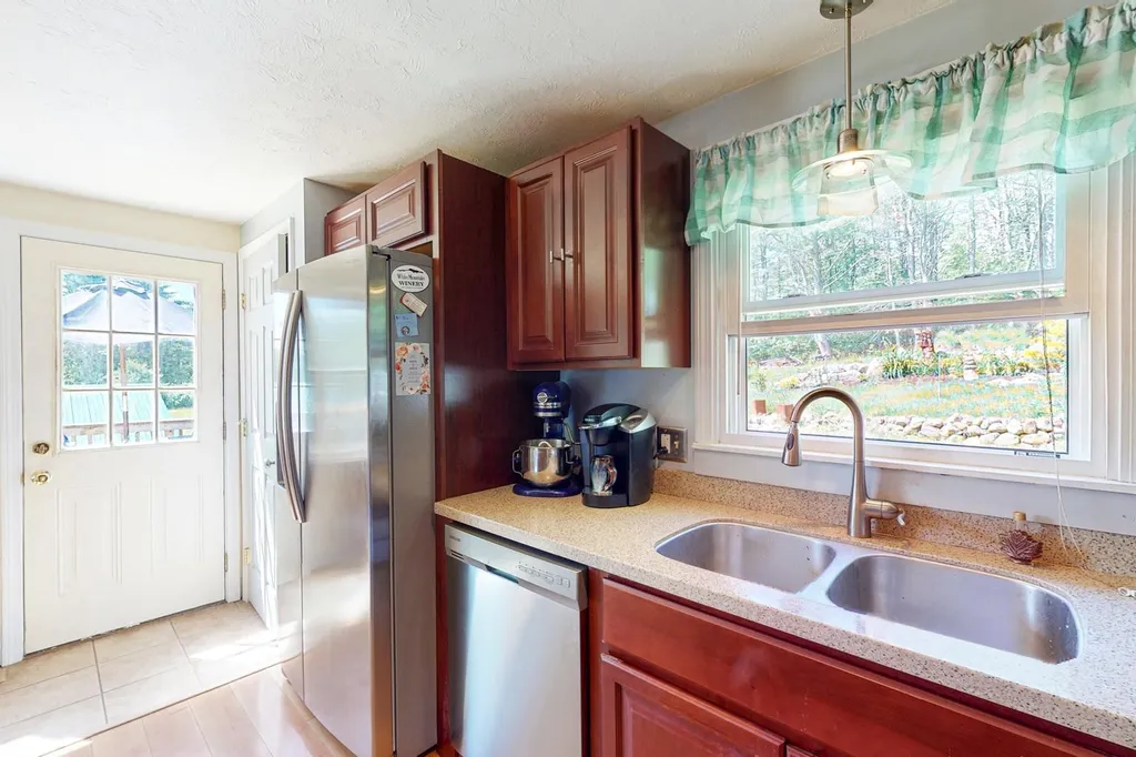 22 Hatch Corner Road Meredith NH 03253