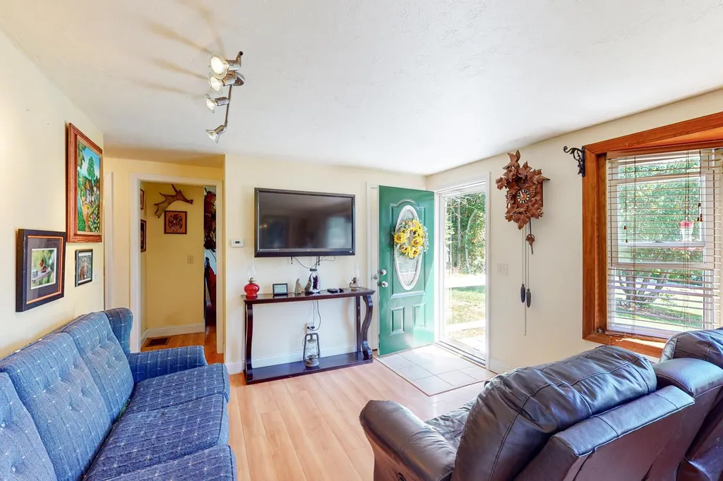 22 Hatch Corner Road Meredith NH 03253