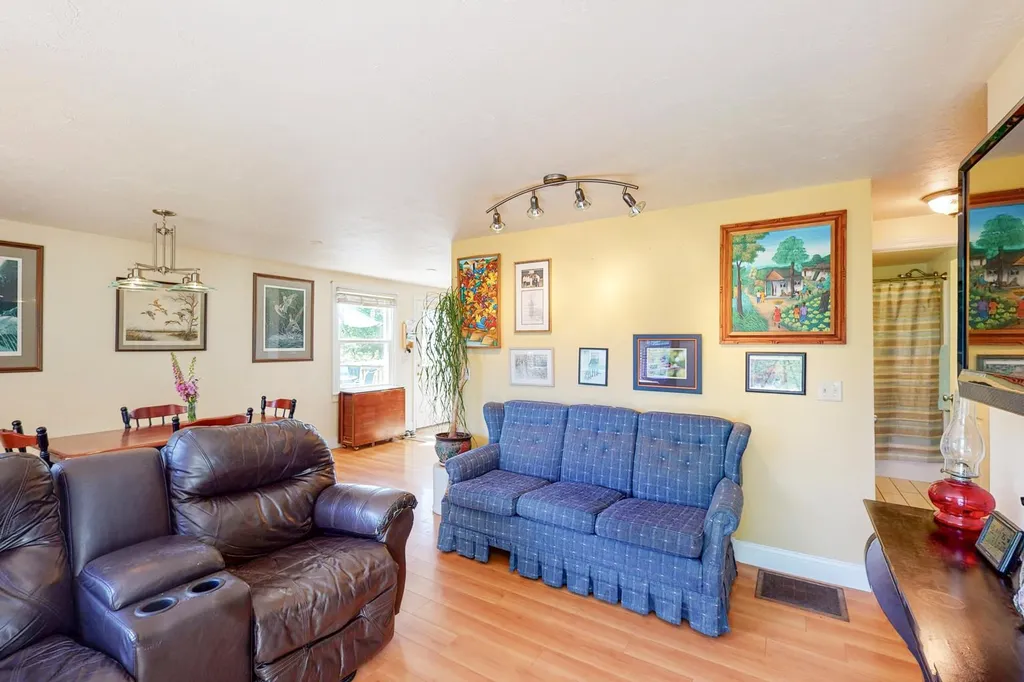 22 Hatch Corner Road Meredith NH 03253