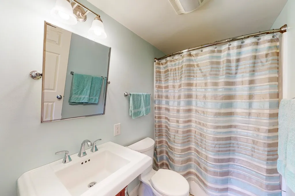 22 Hatch Corner Road Meredith NH 03253