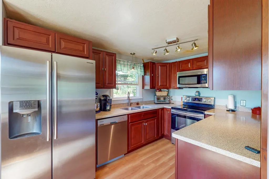 22 Hatch Corner Road Meredith NH 03253