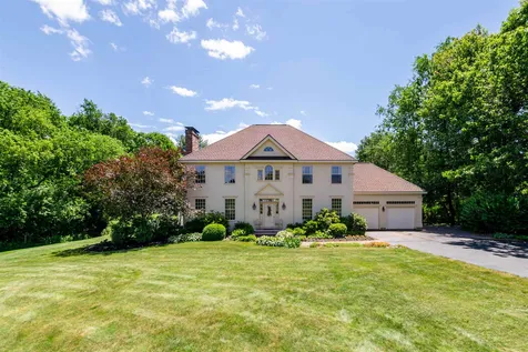 16 Whipple Way Kensington NH 03833