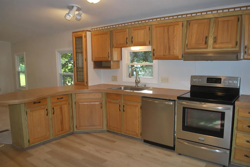 11 Greatstone Drive Nashua NH 03063