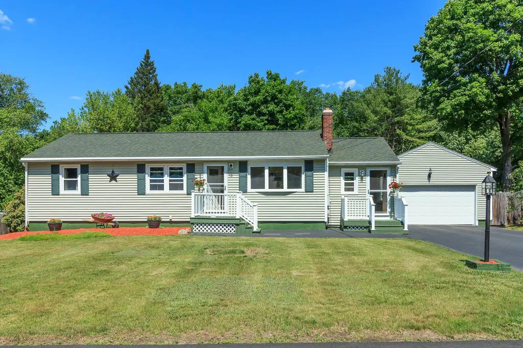 16 Henderson Circle Salem NH 03079