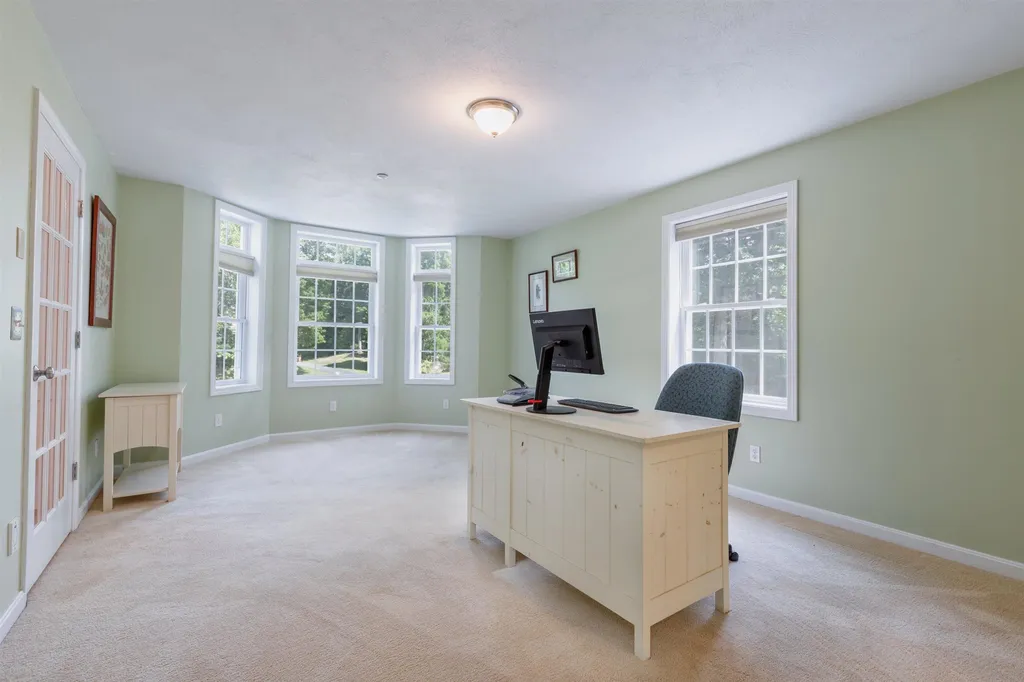 8 Walnut Farm Road Newton NH 03858