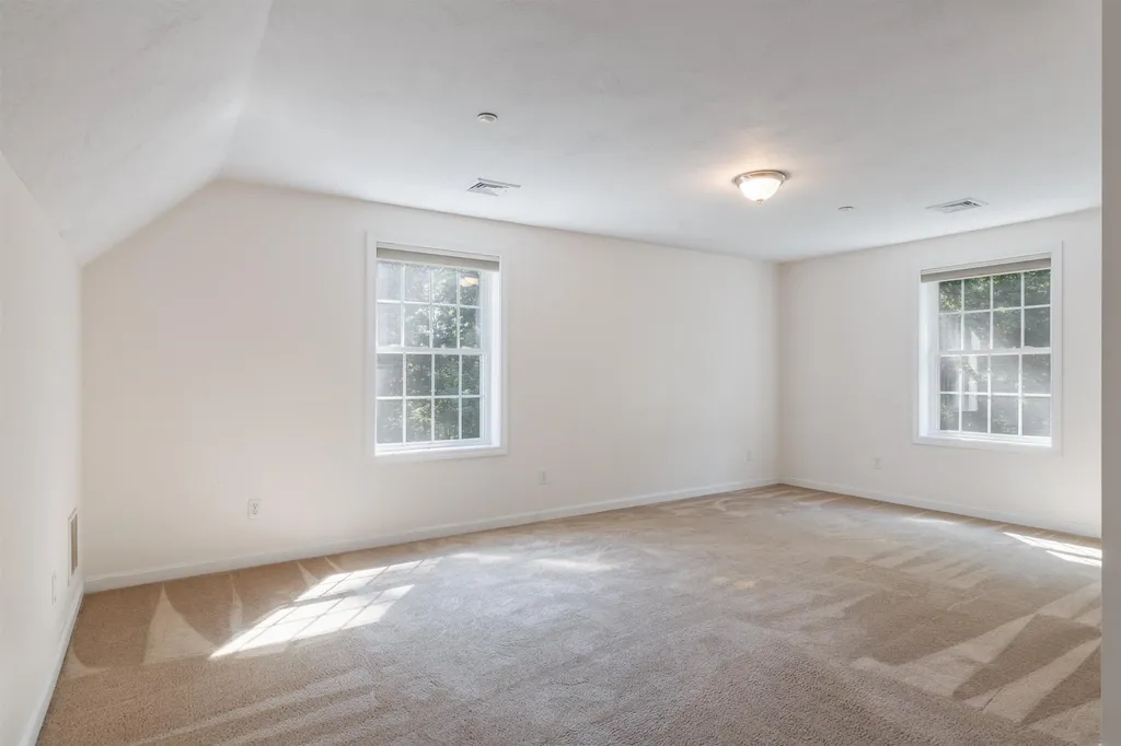 8 Walnut Farm Road Newton NH 03858