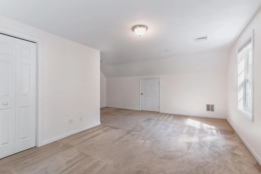 8 Walnut Farm Road Newton NH 03858