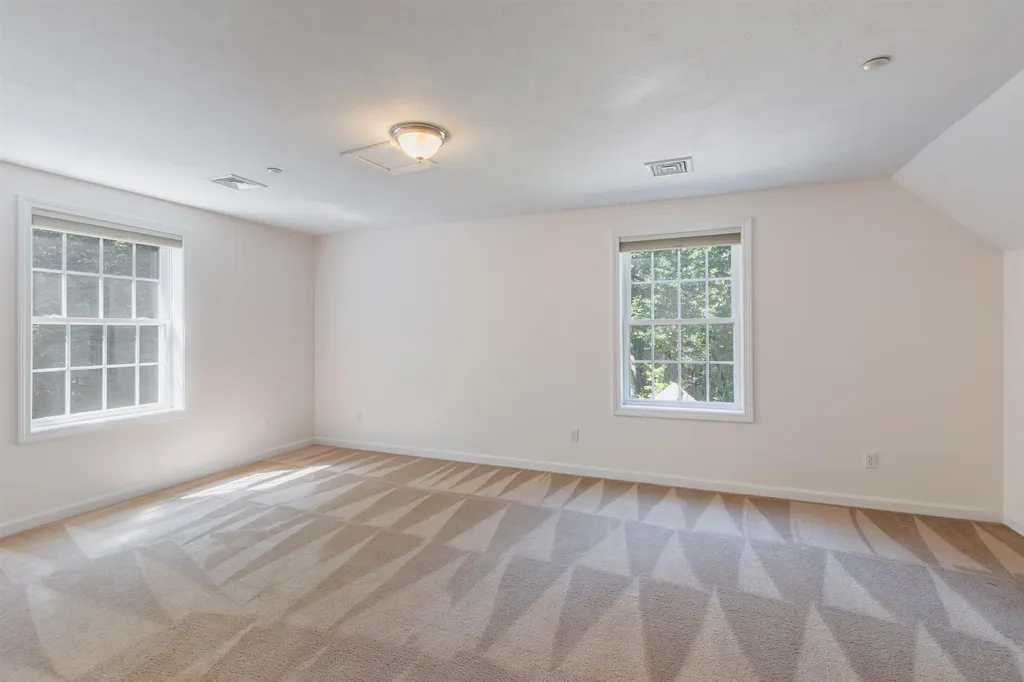 8 Walnut Farm Road Newton NH 03858