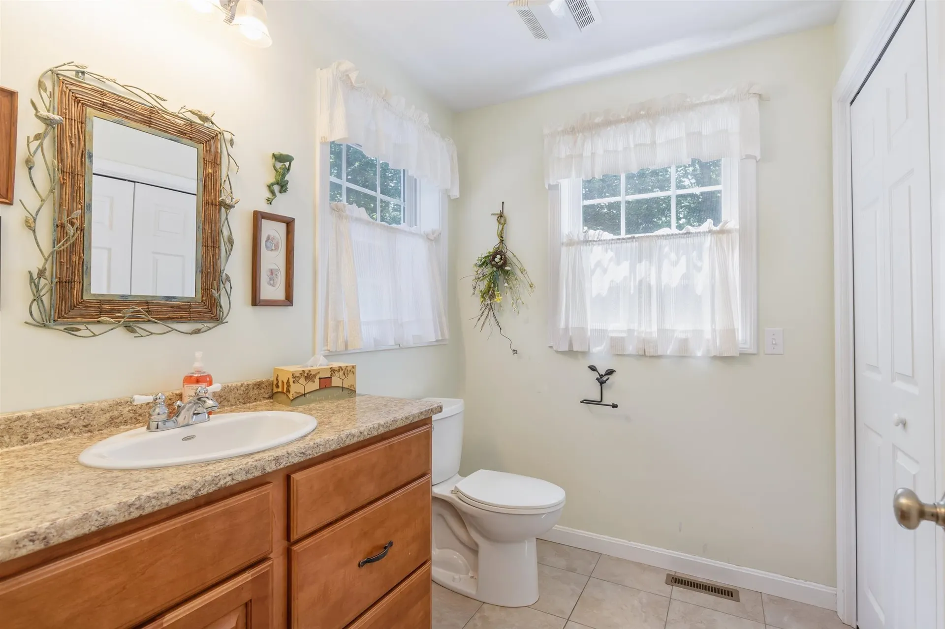 8 Walnut Farm Road Newton NH 03858