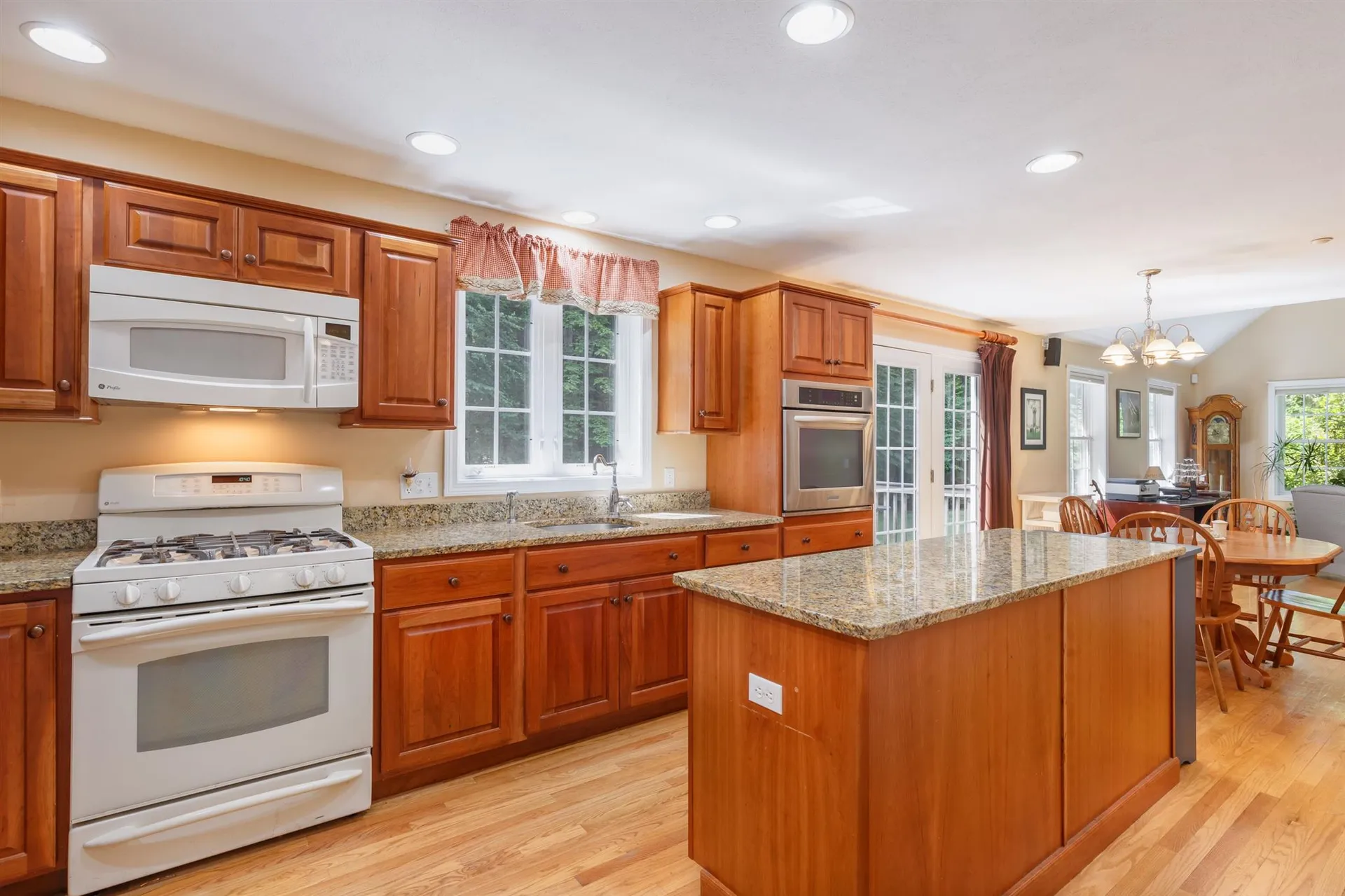 8 Walnut Farm Road Newton NH 03858