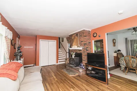 4 Williams Road Hillsborough NH 03244