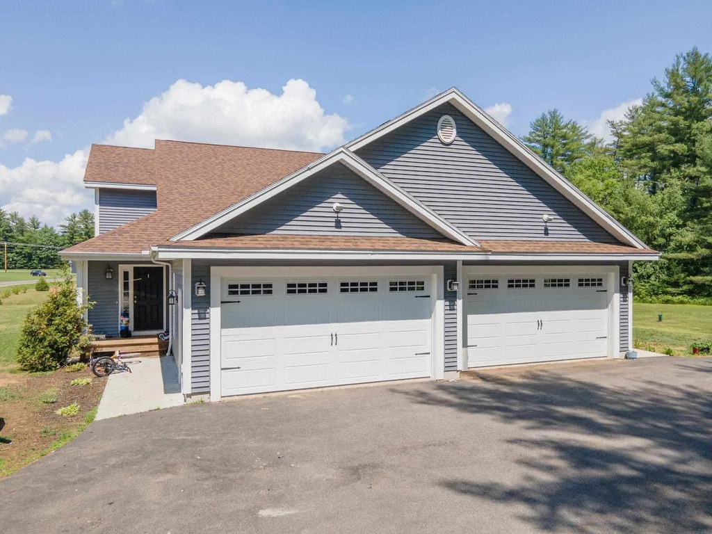 7208 School Street Loudon NH 03307
