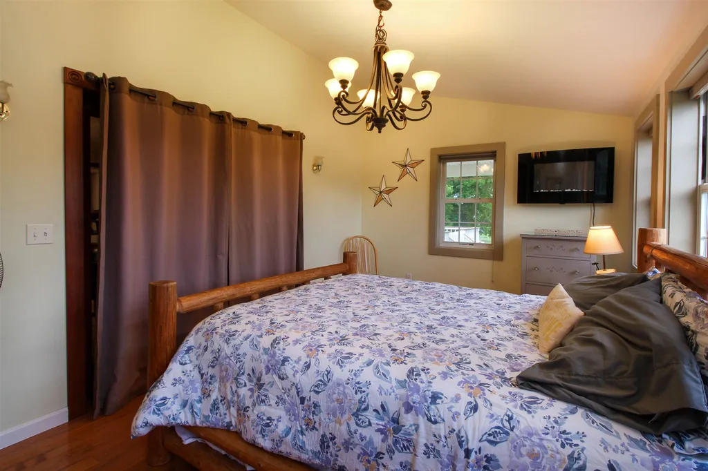 22 Hodgekins Place North Grand Isle VT 05458