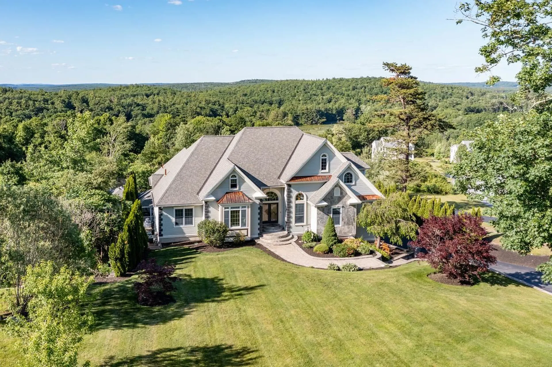 40 Longview Circle Pelham NH 03076
