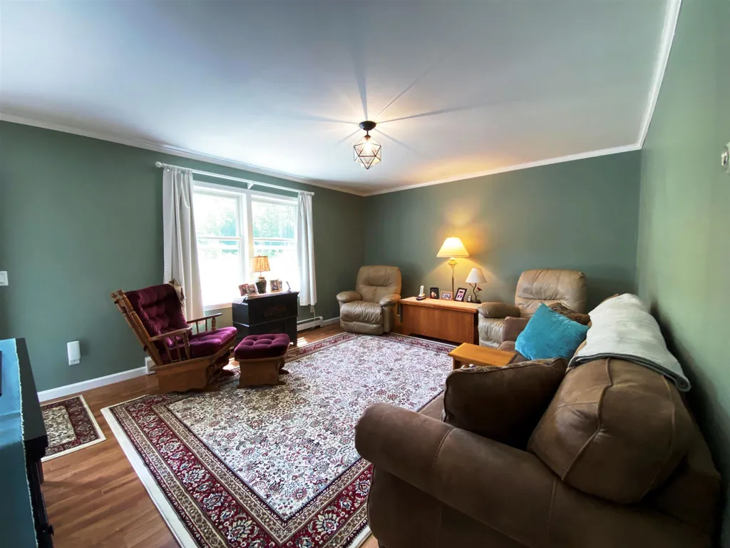 28 Rockwood Avenue Jefferson NH 03583