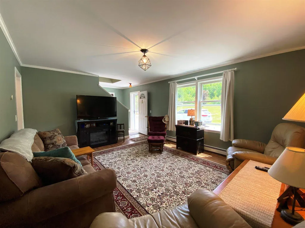 28 Rockwood Avenue Jefferson NH 03583
