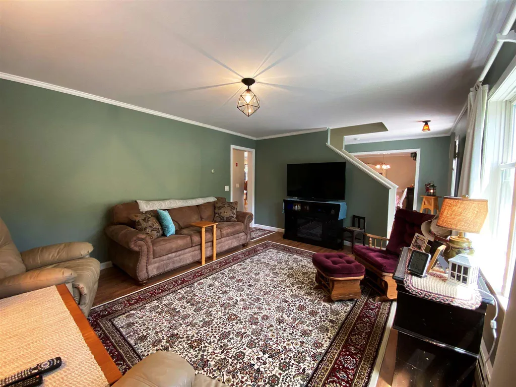 28 Rockwood Avenue Jefferson NH 03583