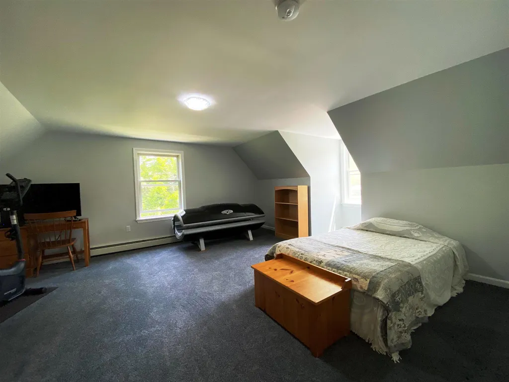 28 Rockwood Avenue Jefferson NH 03583