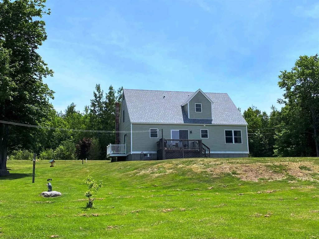 28 Rockwood Avenue Jefferson NH 03583