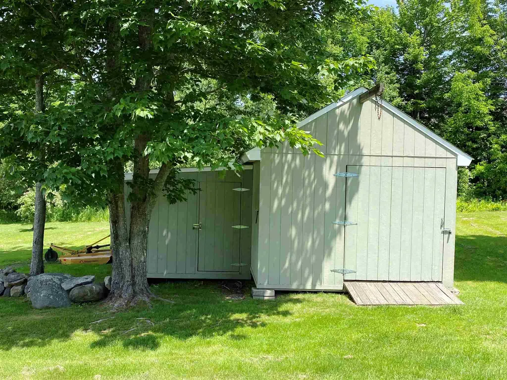 28 Rockwood Avenue Jefferson NH 03583