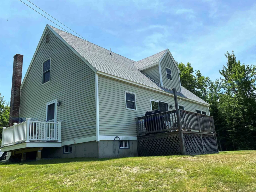 28 Rockwood Avenue Jefferson NH 03583