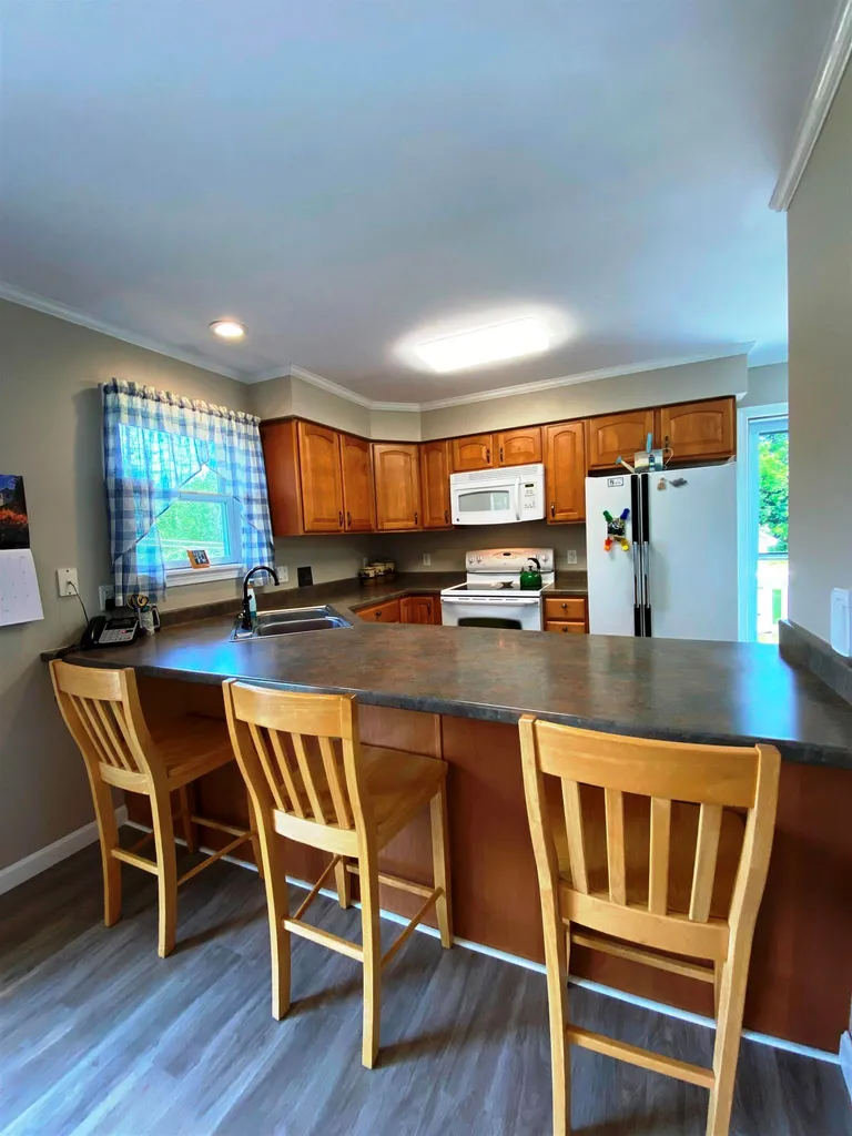 28 Rockwood Avenue Jefferson NH 03583