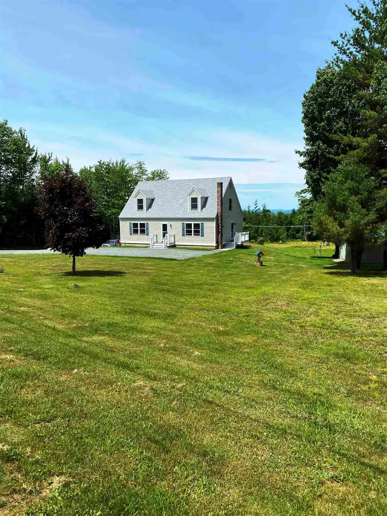 28 Rockwood Avenue Jefferson NH 03583