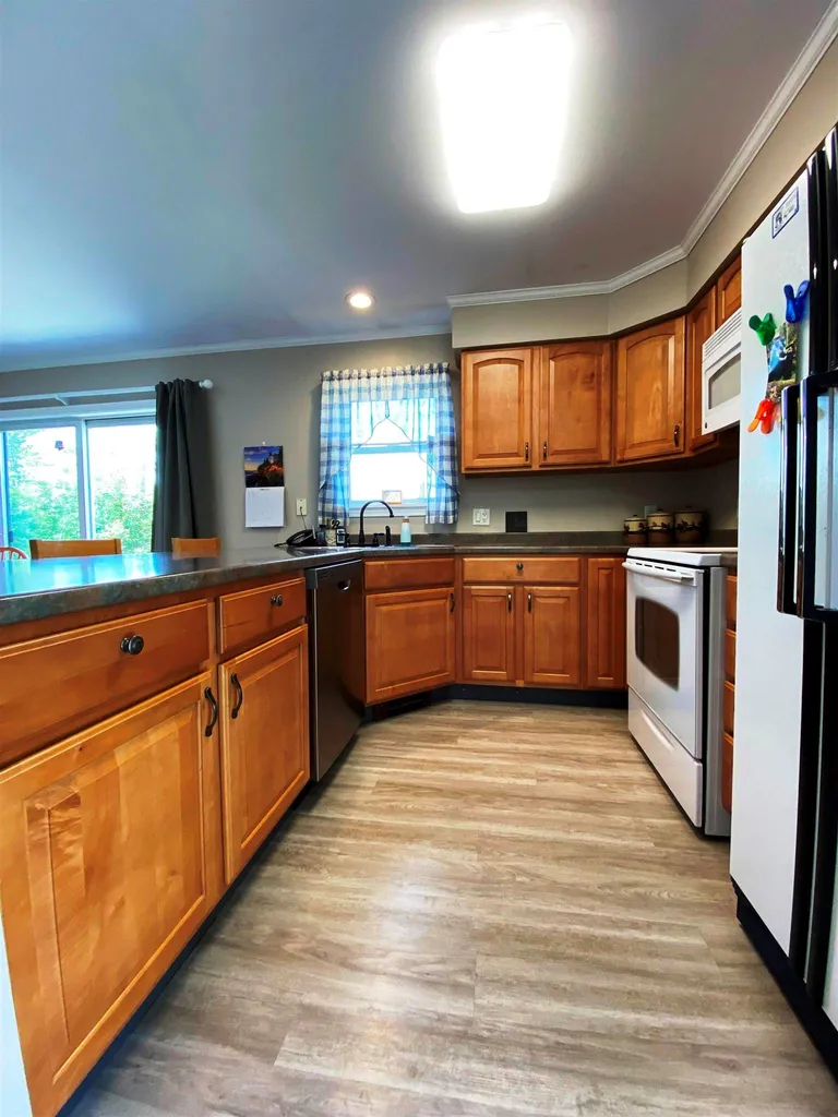 28 Rockwood Avenue Jefferson NH 03583
