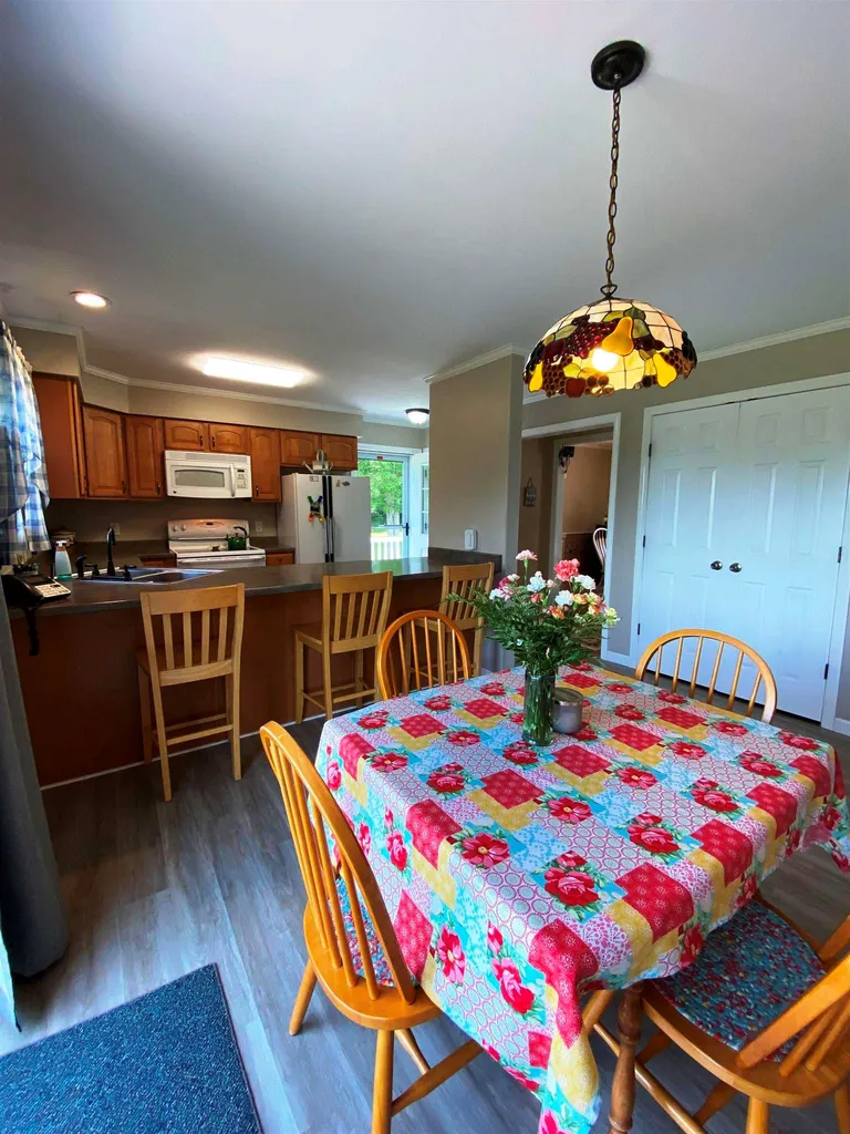28 Rockwood Avenue Jefferson NH 03583