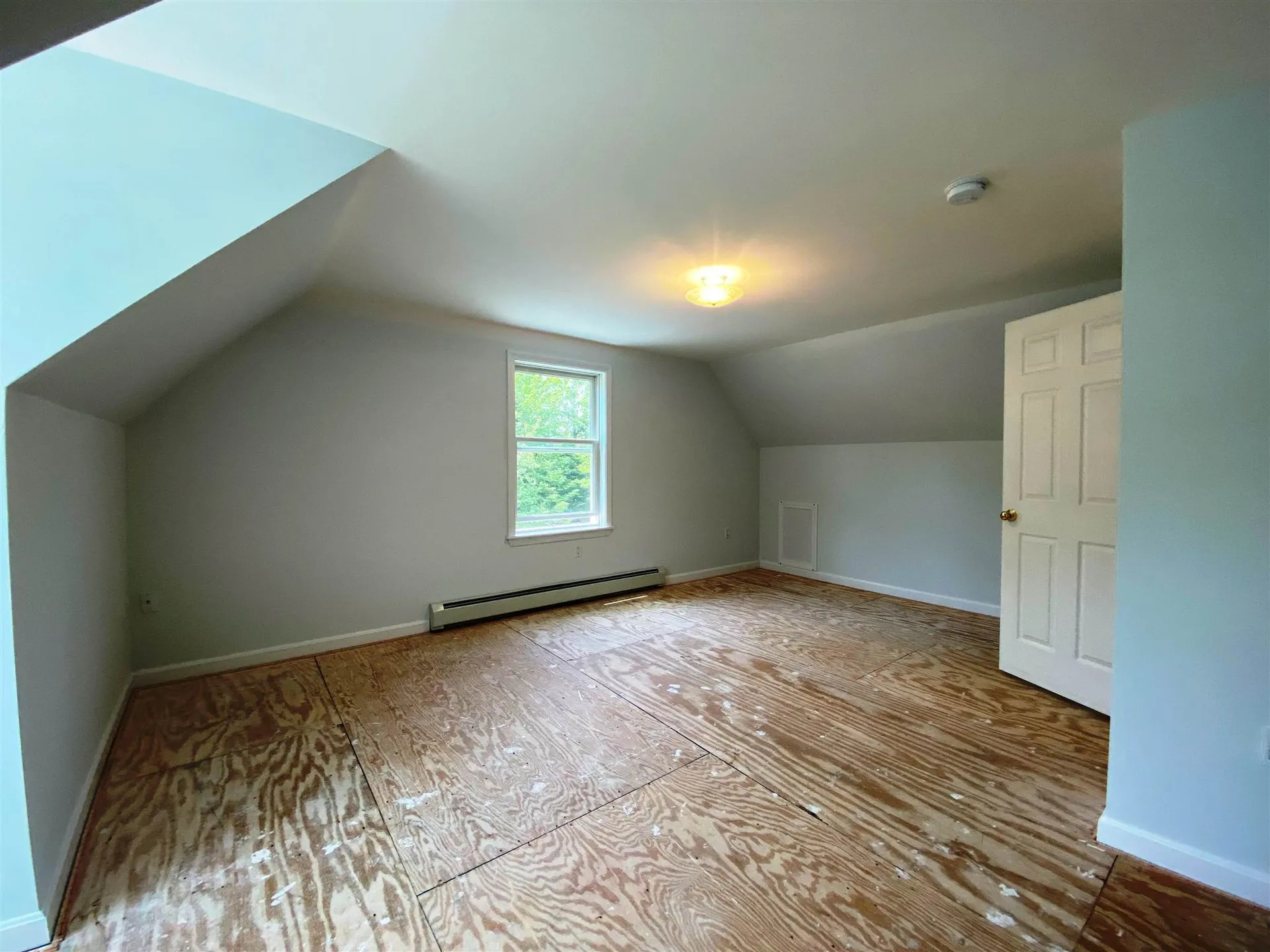 28 Rockwood Avenue Jefferson NH 03583
