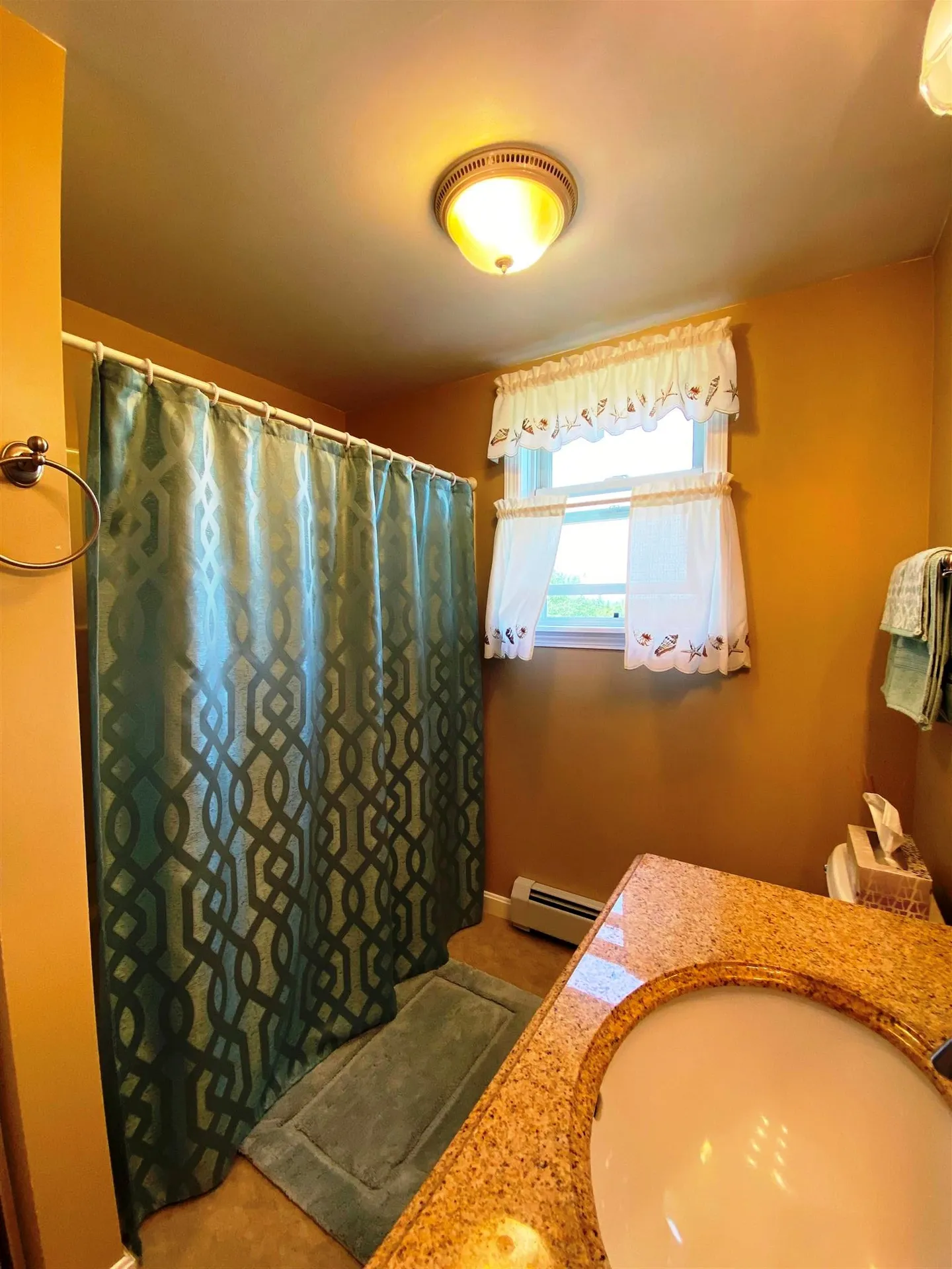 28 Rockwood Avenue Jefferson NH 03583