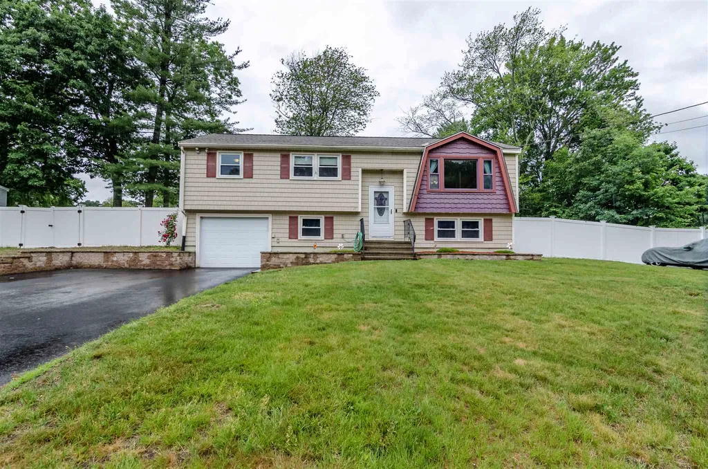 17 Dyer Avenue Salem NH 03079
