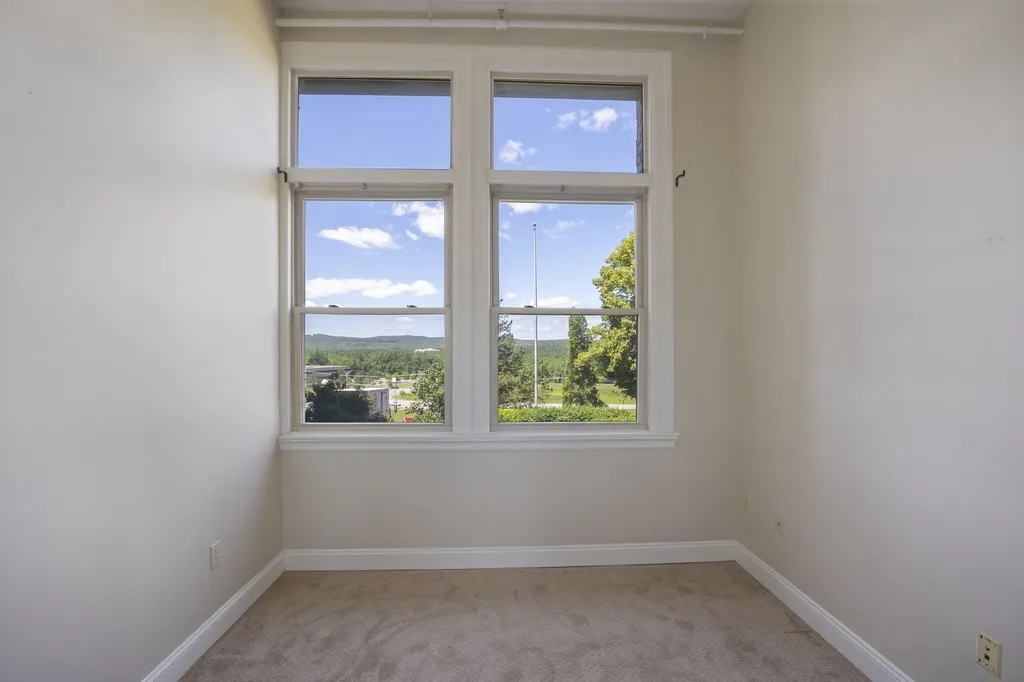 15 Mount Street Mary's Way Hooksett NH 03106