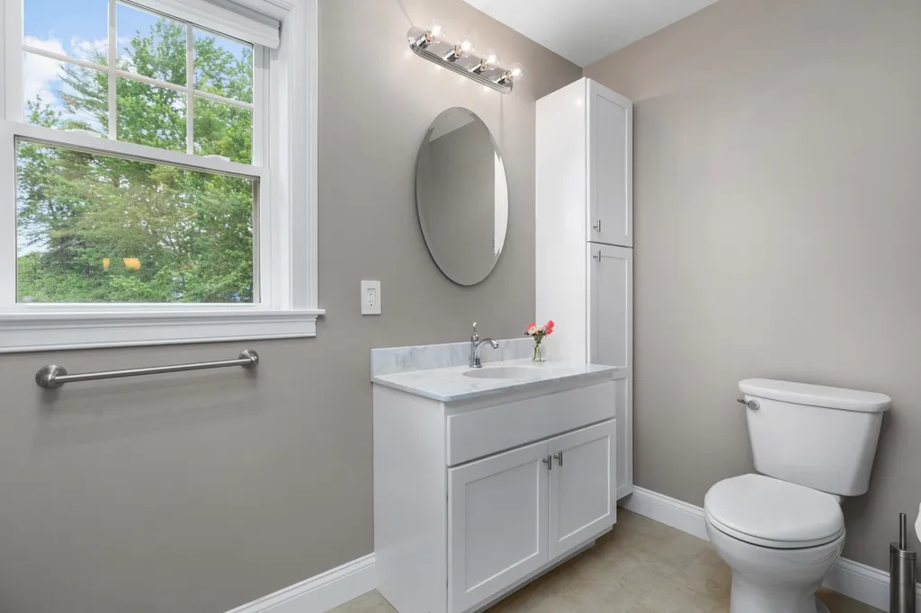 33 Mills Falls Road Barrington NH 03825