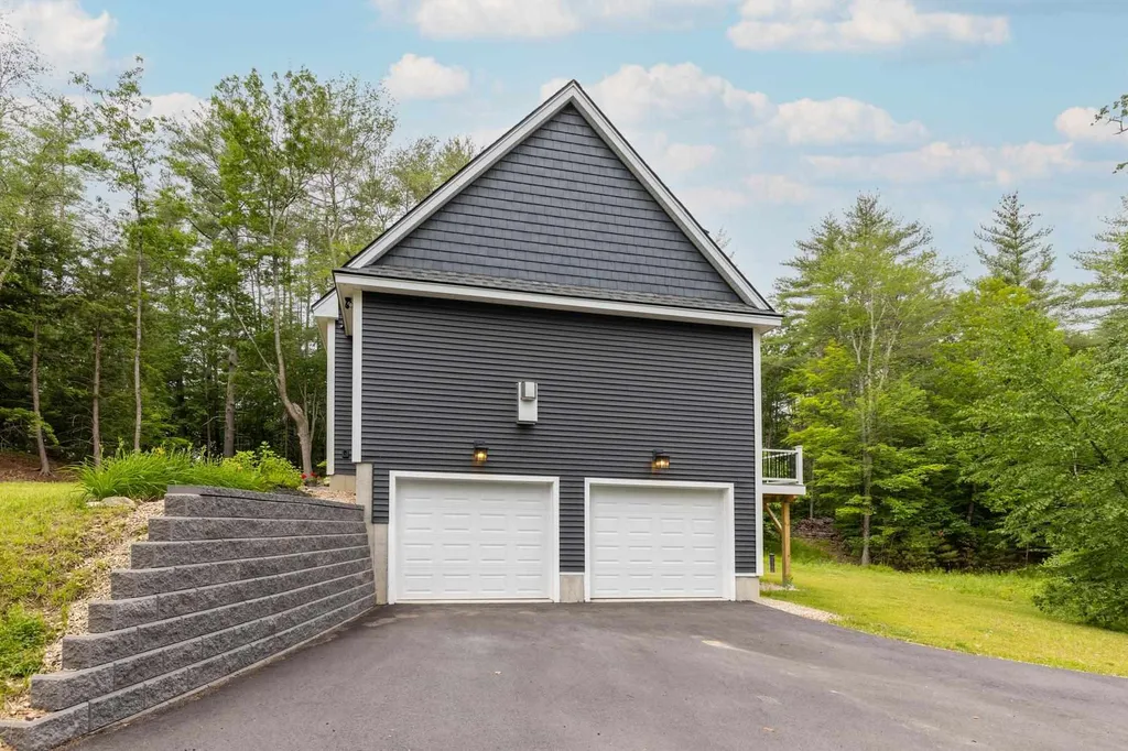 33 Mills Falls Road Barrington NH 03825