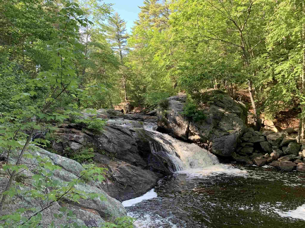 33 Mills Falls Road Barrington NH 03825